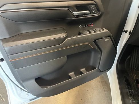 Used 2023 GMC Sierra 1500 AT4 w/ Technology Package AWD/4WD image 9