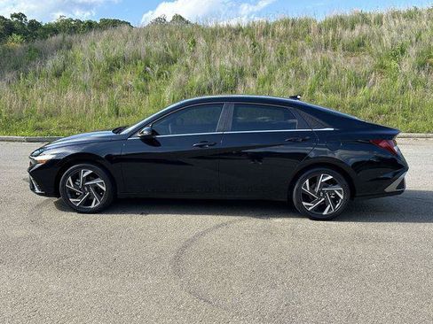 New 2025 Hyundai Elantra Limited image 2