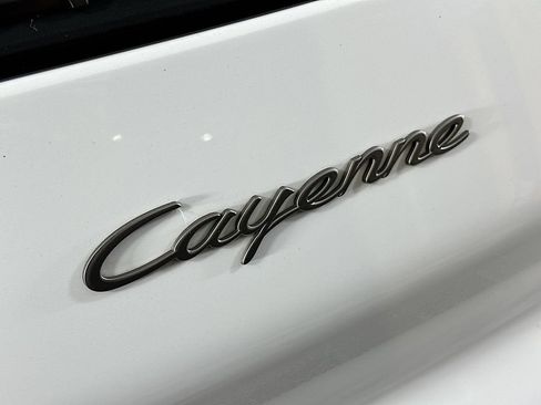 Certified 2023 Porsche Cayenne Platinum Edition AWD/4WD image 33