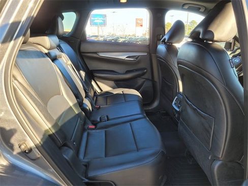 Used 2021 INFINITI QX50 Luxe w/ Appearance Package image 17