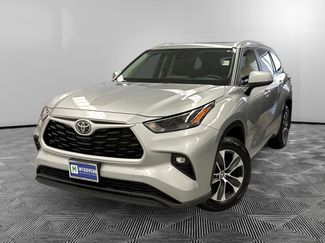 Used 2023 Toyota Highlander XLE AWD/4WD video 1
