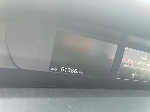 Used 2022 Toyota Prius L Eco image 8