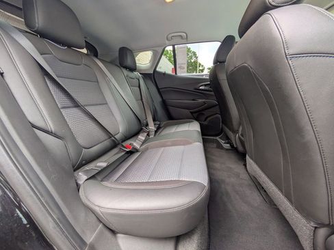 Used 2025 Chevrolet Trax LT w/ LT Convenience Package FWD image 27