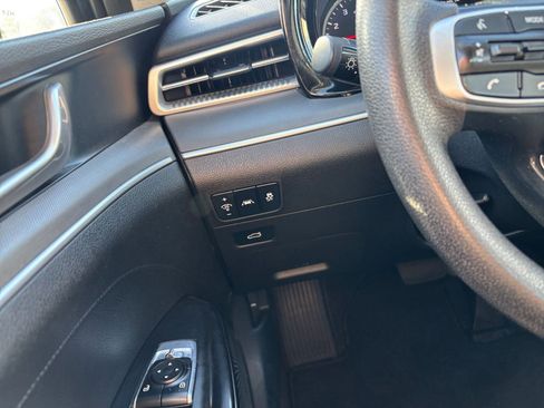Used 2023 Kia K5 LXS image 32