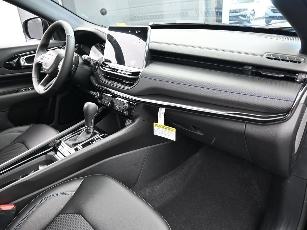 New 2026 Jeep Compass Latitude AWD/4WD image 40