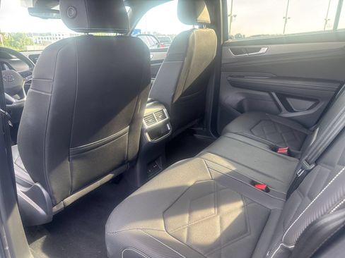 Used 2025 Volkswagen Atlas Cross Sport SE AWD/4WD image 13