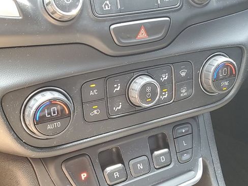 Used 2019 GMC Terrain SLT w/ Preferred Package AWD/4WD image 17