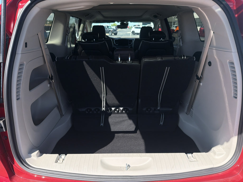 Certified 2024 Chrysler Pacifica Limited AWD/4WD image 12