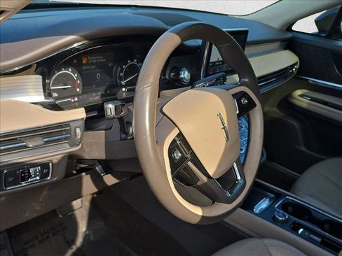 Used 2022 Lincoln Corsair AWD w/ Premium Package image 8