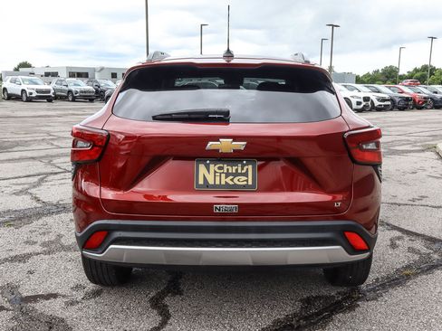 Used 2025 Chevrolet Trax LT w/ LT Convenience Package FWD image 5