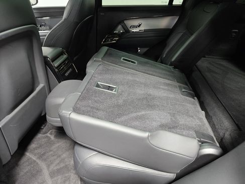 Used 2025 Land Rover Range Rover Sport SE image 39