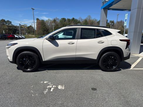 New 2026 Chevrolet Trax ACTIV w/ Driver Confidence Package FWD image 3