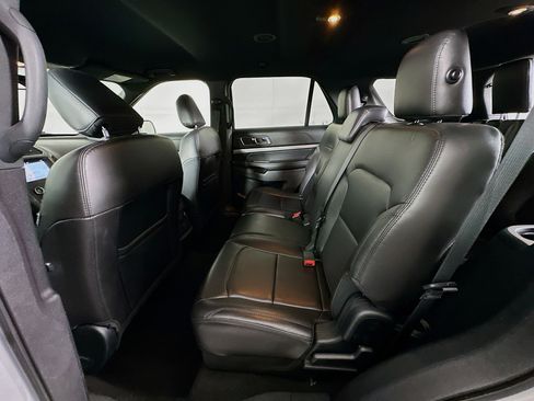 Used 2019 Ford Explorer XLT w/ Equipment Group 202A image 28