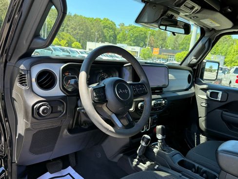 Used 2024 Jeep Wrangler Unlimited Sport AWD/4WD image 15