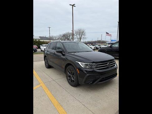 Certified 2023 Volkswagen Tiguan SE w/ Panoramic Sunroof Package image 1