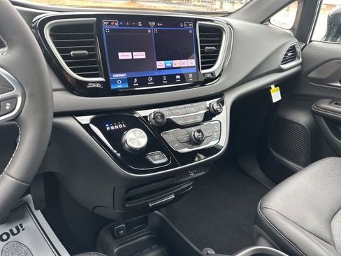 New 2026 Chrysler Voyager LX image 47