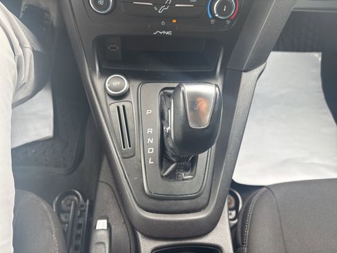 Used 2015 Ford Focus SE FWD image 25