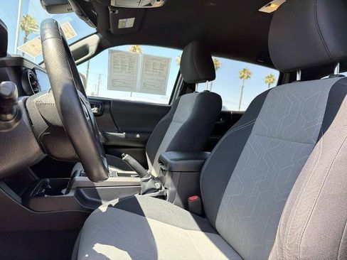 Used 2022 Toyota Tacoma TRD Off-Road w/ Technology Package RWD image 21