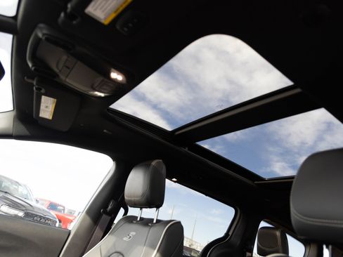 New 2026 Chrysler Pacifica Limited w/ S Appearance Package AWD/4WD image 8