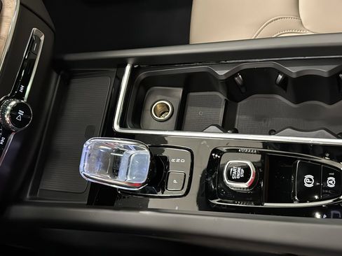 New 2026 Volvo XC60 T8 Plus w/ Protection Package Premier image 19