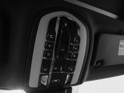 Certified 2026 Porsche Macan image 42