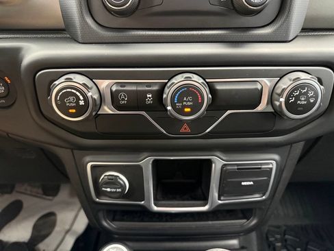 Used 2018 Jeep Wrangler Unlimited Sport AWD/4WD image 51