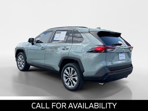Used 2022 Toyota RAV4 XLE Premium FWD image 3