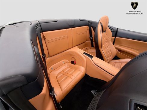 Used 2015 Ferrari California T RWD image 31