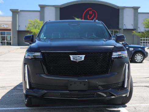 Used 2024 Cadillac Escalade Sport Platinum w/ LPO, ONYX Package AWD/4WD image 2