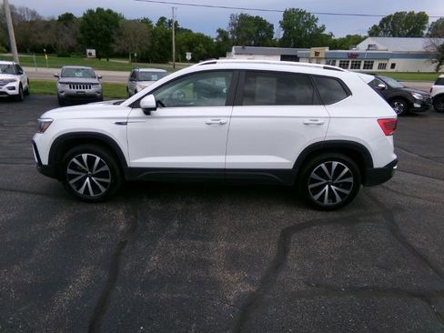 Used 2023 Volkswagen Taos SE AWD/4WD image 7