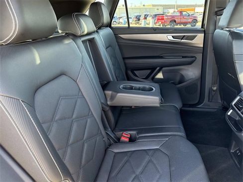 Certified 2025 Volkswagen Atlas Cross Sport SE image 18