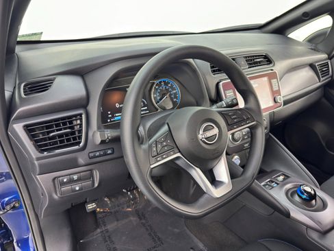 Used 2025 Nissan Leaf S image 12