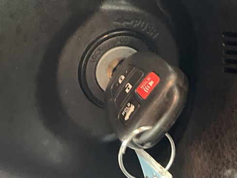 Used 2017 Toyota Corolla SE FWD image 23