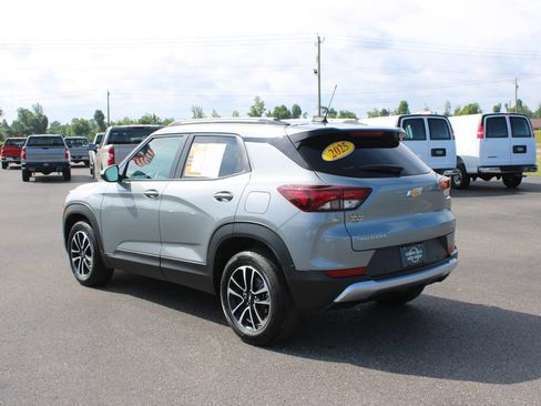 Used 2025 Chevrolet TrailBlazer LT w/ Convenience Package FWD image 7