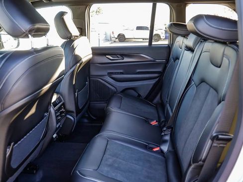 New 2025 Jeep Grand Cherokee Altitude image 20