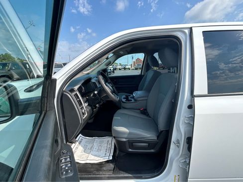 Used 2017 RAM 1500 Express RWD image 12