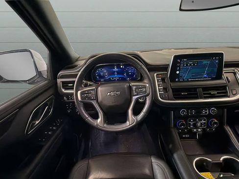 Used 2022 Chevrolet Tahoe Z71 w/ Luxury Package AWD/4WD image 11