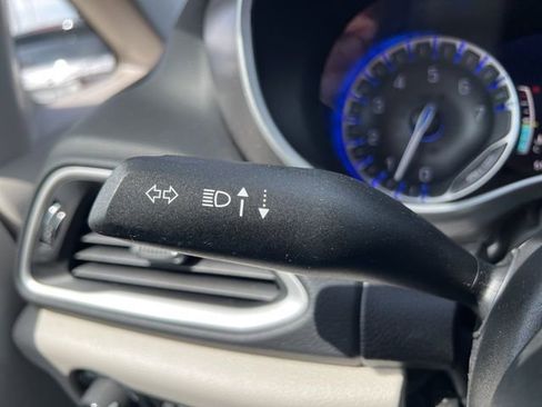 Used 2024 Chrysler Pacifica Touring-L image 24