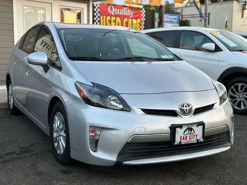 Used 2014 Toyota Prius Plug-In Hybrid image 3