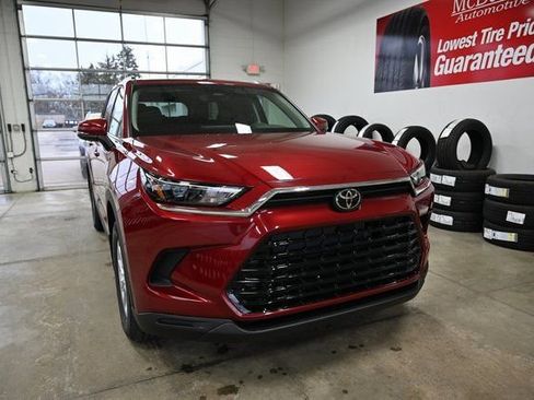 New 2026 Toyota Grand Highlander XLE image 3