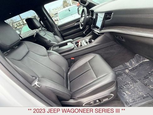 Used 2023 Jeep Wagoneer Series III w/ Preferred Equipment Group image 11