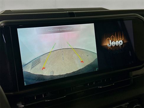 Used 2024 Jeep Wrangler Unlimited image 10