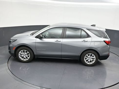 Used 2024 Chevrolet Equinox LS w/ Driver Confidence II Package FWD image 16