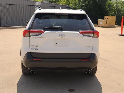 Used 2020 Toyota RAV4 XLE FWD image 3