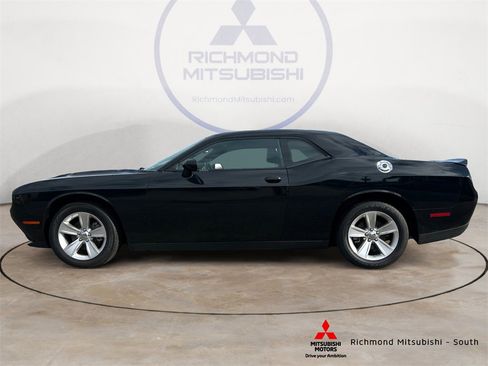 Used 2023 Dodge Challenger SXT image 6