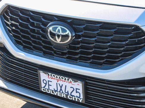 Certified 2023 Toyota Highlander XSE image 6