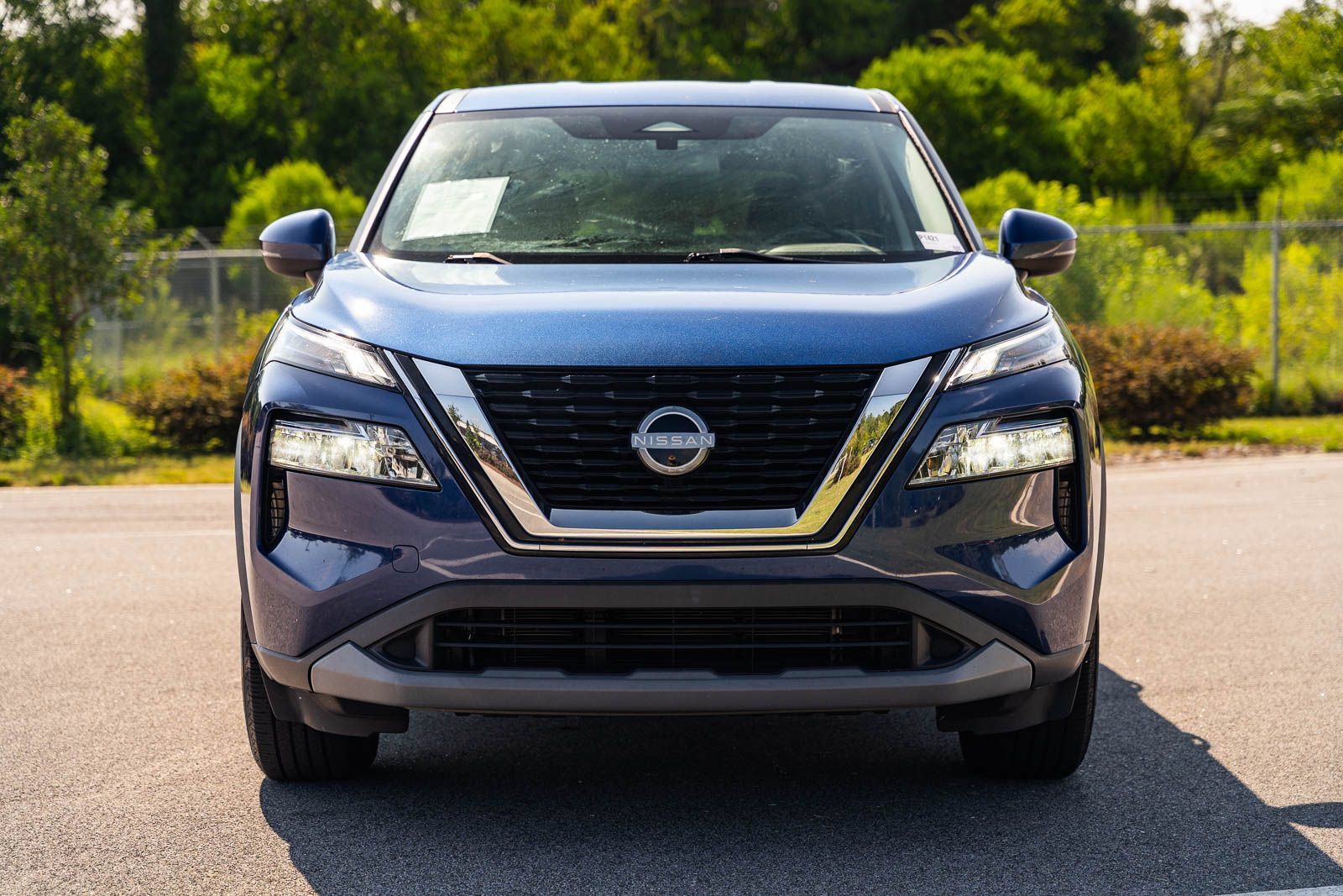 Used 2023 Nissan Rogue SV FWD image 2
