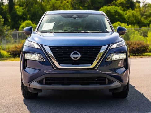Used 2023 Nissan Rogue SV FWD image 2