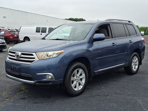 Used 2013 Toyota Highlander Plus AWD/4WD image 3