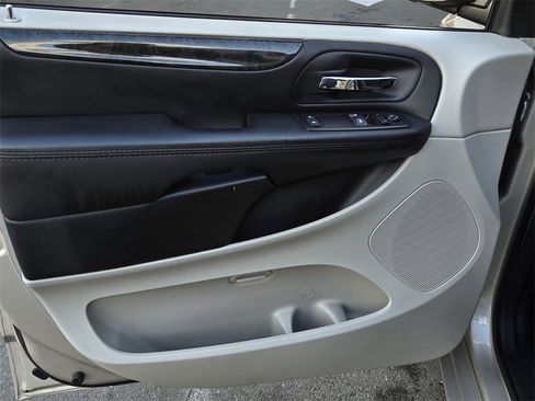 Used 2015 Dodge Grand Caravan SE w/ Quick Order Package 29E SE image 10